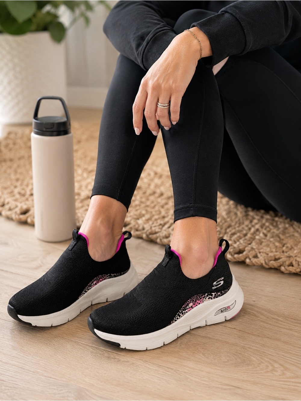 Skechers Arch Fit Black Slipper Sneakers Women’s 7.5 Comfort Walking Shoe - Picture 2 of 11